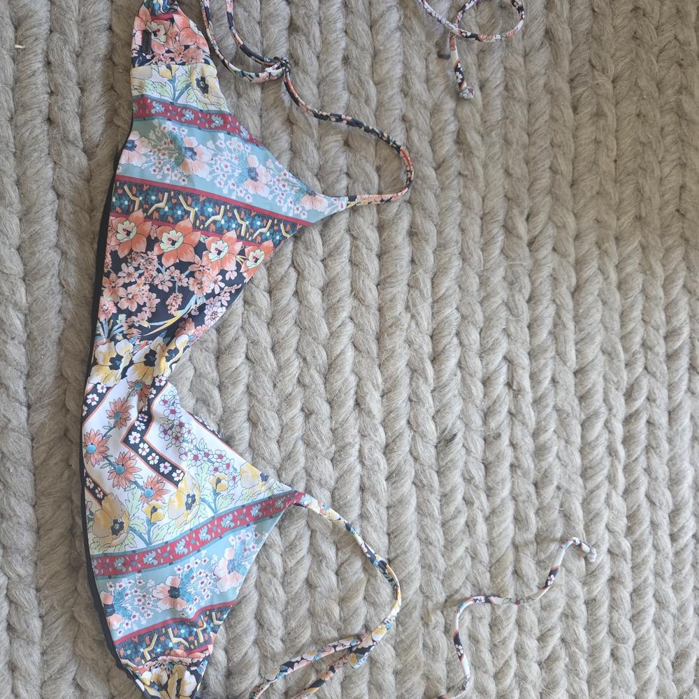O'Neill Floral Scoop Bikini Top